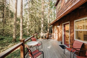 Cabin, 2 Bedrooms | Property grounds