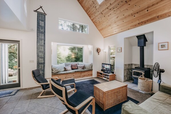 Cabin, 5 Bedrooms | Interior