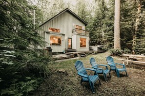 Cabin, 5 Bedrooms | Property grounds