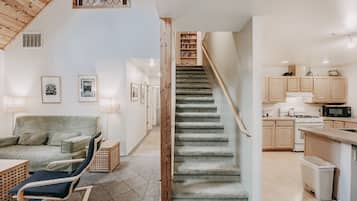 Cabin, 5 Bedrooms | Interior
