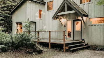 Cabin, 5 Bedrooms | Exterior