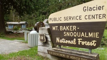 Cabin, 5 Bedrooms | Property grounds