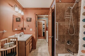 Cabin, 3 Bedrooms | Bathroom | Deep soaking tub, towels