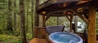 25sl - Hot Tub - Bbq - Pets Ok - Wifi - Sleeps 6 1 Bedroom Home by RedAwning