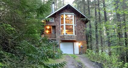 25sl - Hot Tub - Bbq - Pets Ok - Wifi - Sleeps 6 1 Bedroom Home by RedAwning