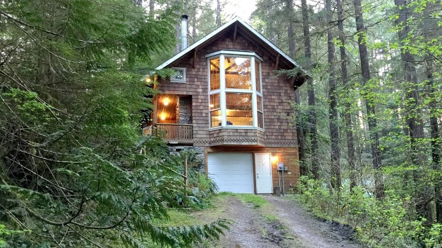 25sl - Hot Tub - Bbq - Pets Ok - Wifi - Sleeps 6 1 Bedroom Home by RedAwning