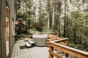 Cabin, 3 Bedrooms | Outdoor spa tub