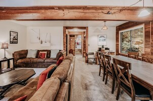 小屋, 3 间卧室 | 起居区 | 壁炉