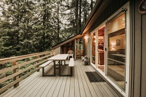 Cabin, 3 Bedrooms | Property grounds - 26sl - Hot Tub - Bbq - Game Room - Sleeps 8 3 Bedroom Home by RedAwning (Deming)