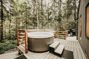 Cabin, 3 Bedrooms | Outdoor spa tub - 26sl - Hot Tub - Bbq - Game Room - Sleeps 8 3 Bedroom Home by RedAwning (Deming)
