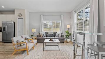 House (5 Bedrooms) | Interior