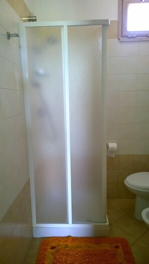 Badkamer met douche