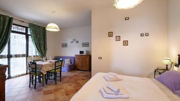 Comfort Room, 2 Double Beds, Kitchenette, Pool View | 1 bedroom, Egyptian cotton sheets, premium bedding, down duvets