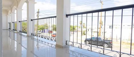 1 habitación, escritorio, wifi gratis y ropa de cama