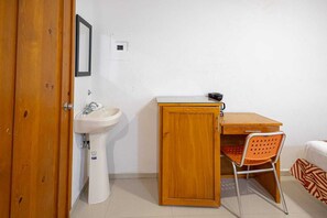 Suihku, ilmaiset hygieniatuotteet, pyyhkeet, saippua