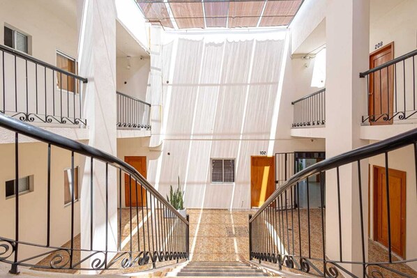 Desk, free WiFi, bed sheets - Hotel Salvatierra (La Paz)