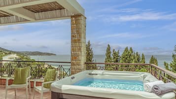 Suite, 2 chambres, baignoire à jets, vue mer | Baignoire à jets