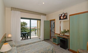 Doppelzimmer | Badezimmer | Dusche, kostenlose Toilettenartikel, Haartrockner, Bidet
