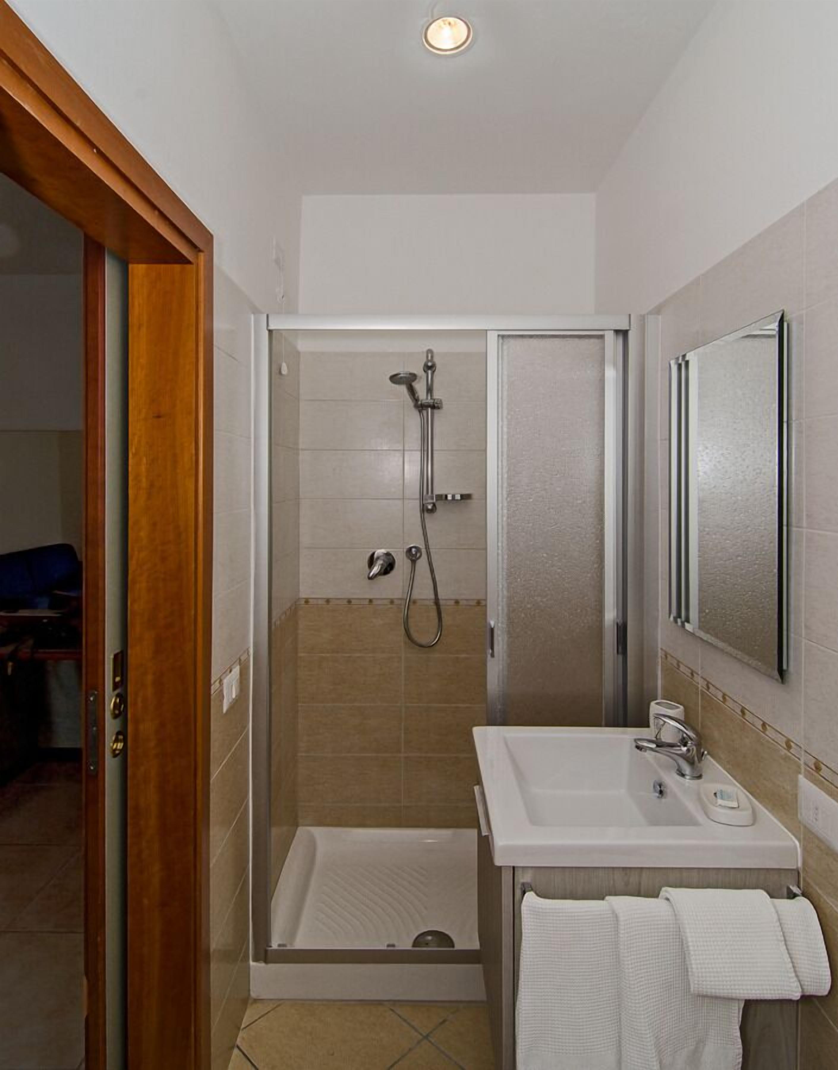 shower, free toiletries, hair dryer, bidet