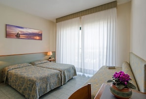 Ropa de cama de alta calidad y minibar 