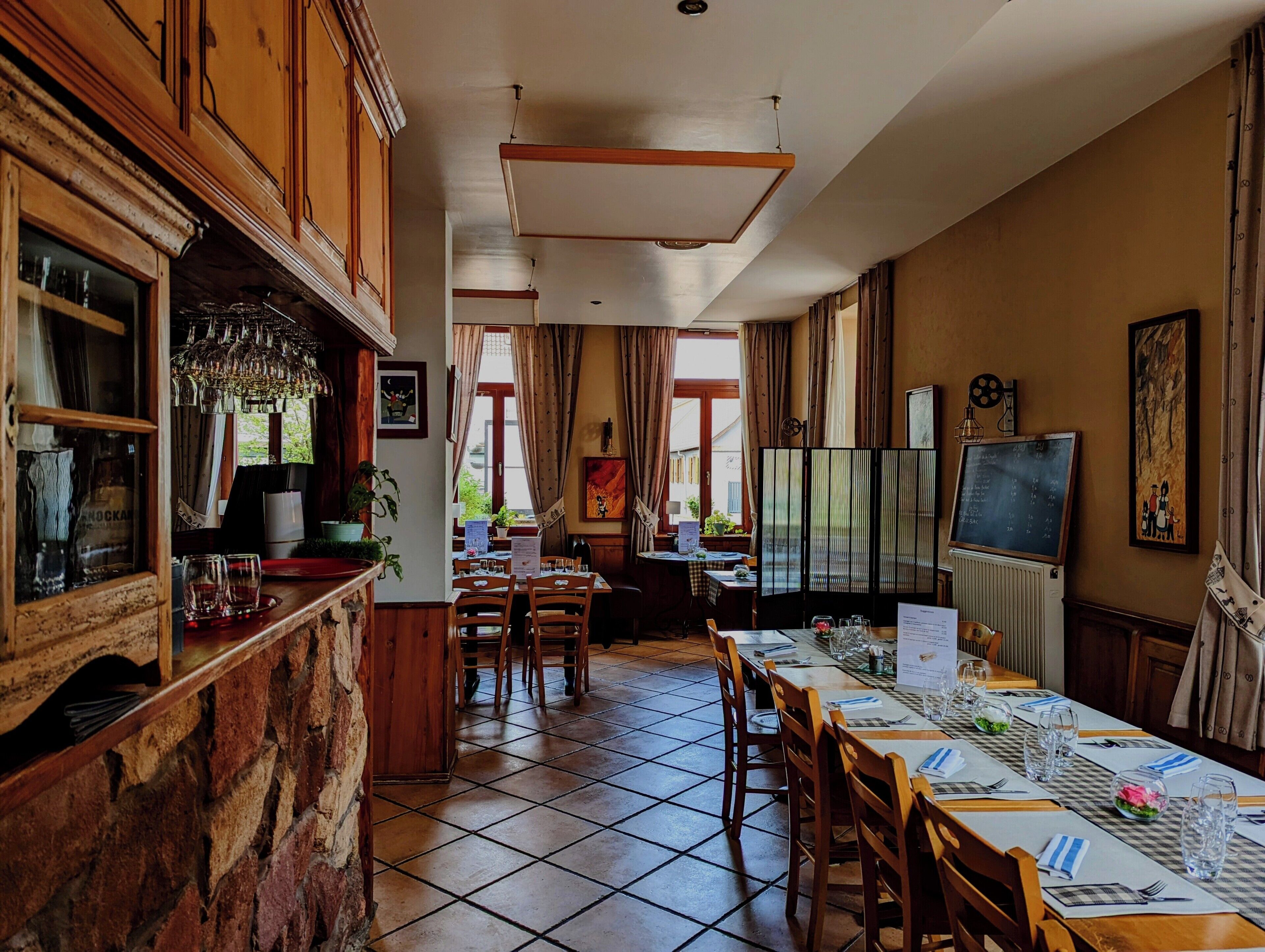 lunch, dinner served; french cuisine, al fresco dining