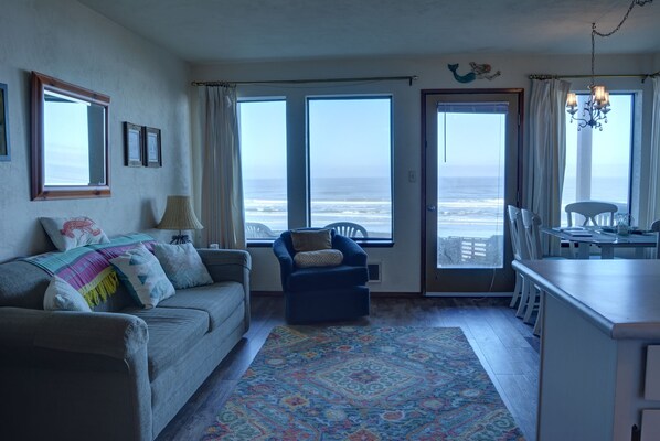 Condo, 1 Bedroom | Living area