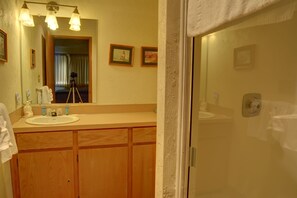 Condo, 1 Bedroom | Bathroom