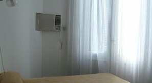 Double Room | In-room safe, desk, free WiFi - Hotel Turista (Buenos Aires)