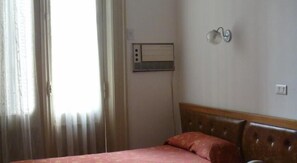 Double Room | In-room safe, desk, free WiFi - Hotel Turista (Buenos Aires)