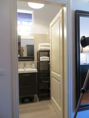 Suite, City View | Bathroom | Shower, free toiletries, hair dryer, bidet - Toscanelli Residenza D'epoca (Florence)