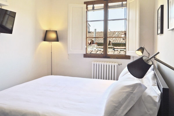 Doppia Standard, vista città (Tornabuoni Small Size Room) | Biancheria da letto di alta qualità, una cassaforte in camera