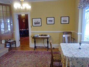 Termasuk sarapan pesanan masak setiap hari 