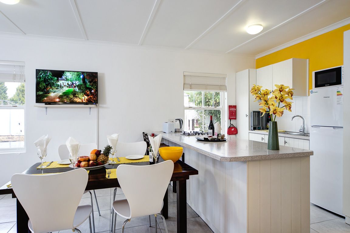 Familien-Ferienhaus, 2 Schlafzimmer, zum Garten hin | Eigene Küche | Großer Kühlschrank, Mikrowelle, Geschirrspüler, Wasserkocher