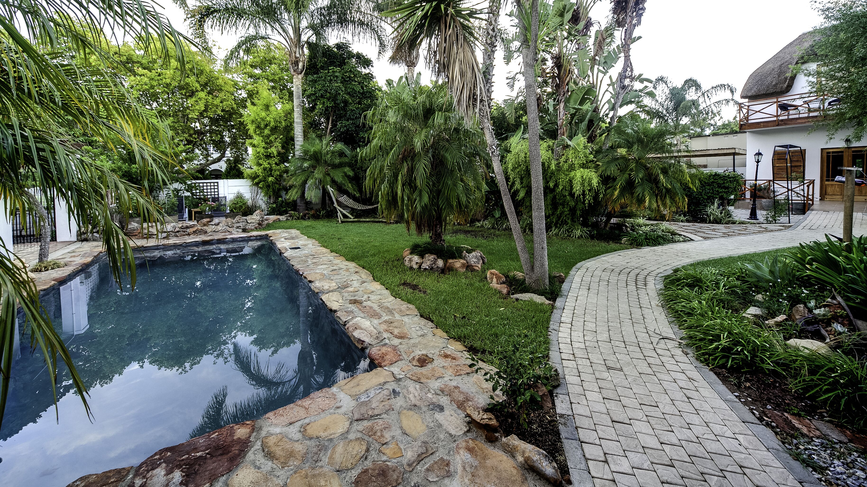 المنشأة من الخارج