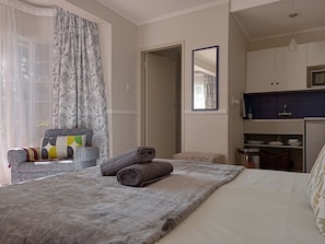 Comfort Studio | Individually decorated, individually furnished, desk, laptop workspace