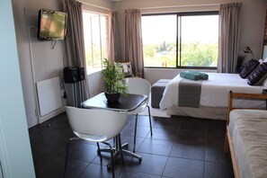 Luxury-Apartment | Wohnbereich | Flachbildfernseher