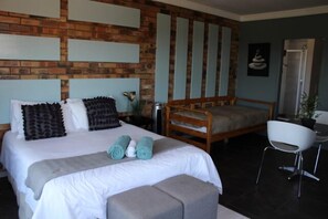 Luxury-Apartment | Hochwertige Bettwaren, Schreibtisch, Bügeleisen/Bügelbrett