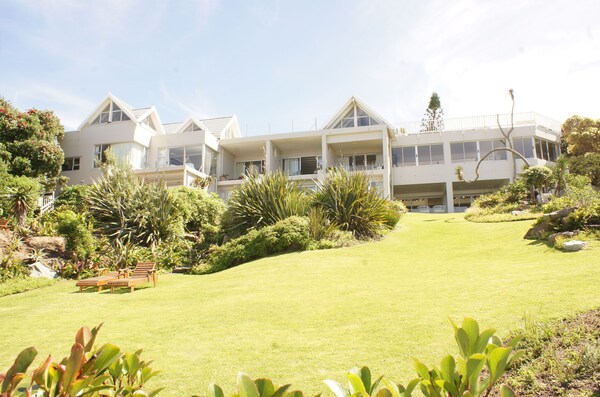 The Pink Lodge On The Beach - Western Cape