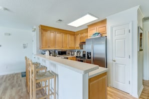 House, 4 Bedrooms | Private kitchen