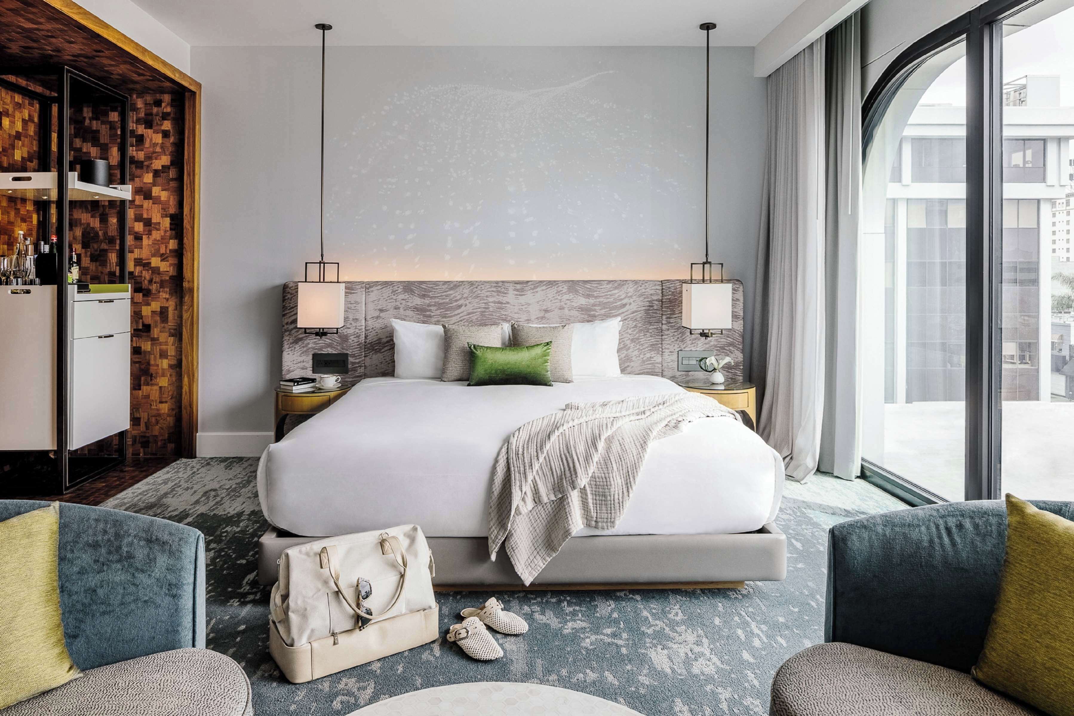 Premium-sengetøj, dundyner, Select Comfort-senge, pengeskab på værelset