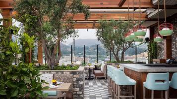 Daily cooked-to-order breakfast for a fee