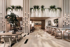 Lobby - Dream Hollywood, by Hyatt (Los Angeles)