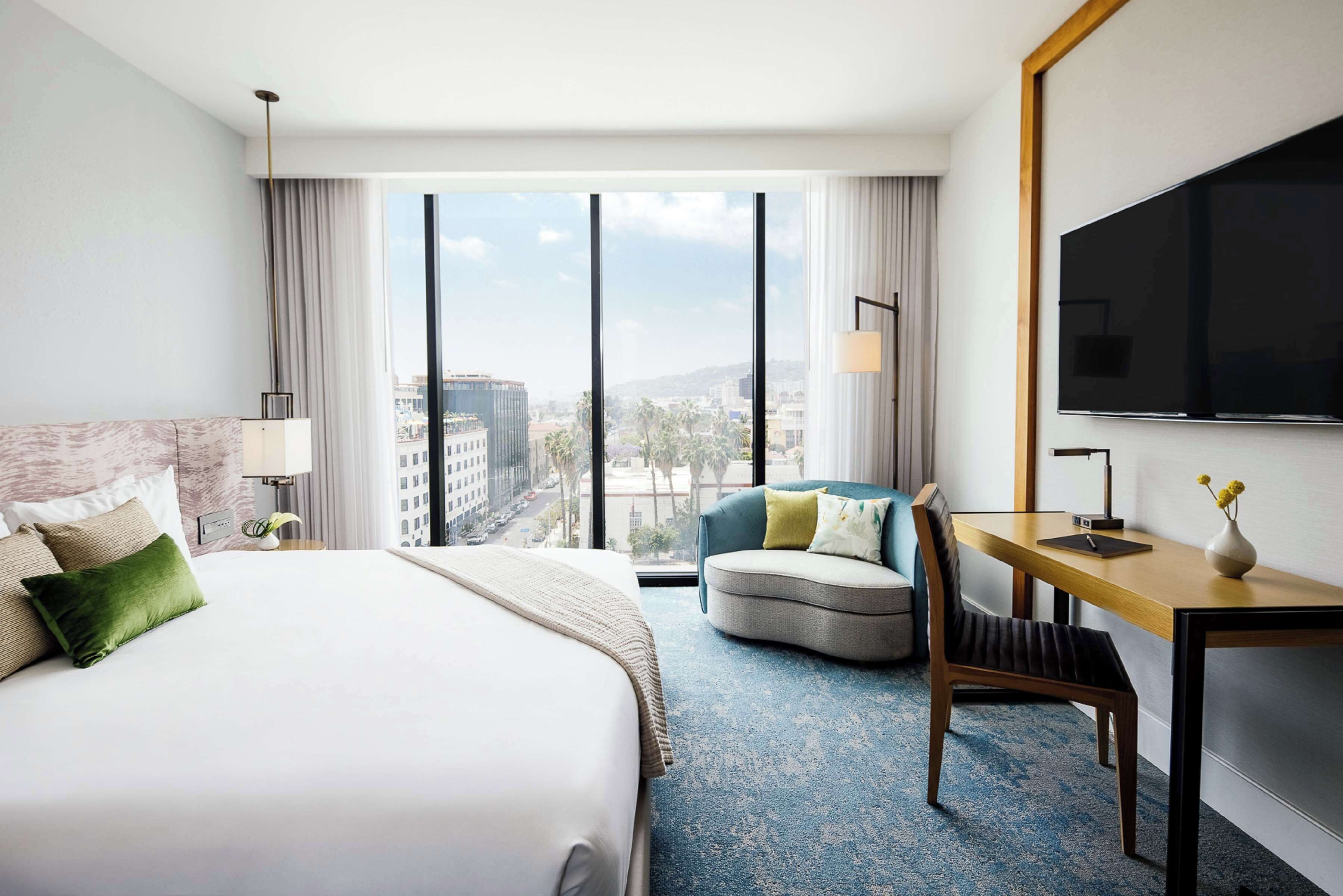 Værelse - 1 kingsize-seng (Silver) | Premium-sengetøj, dundyner, Select Comfort-senge, pengeskab på værelset