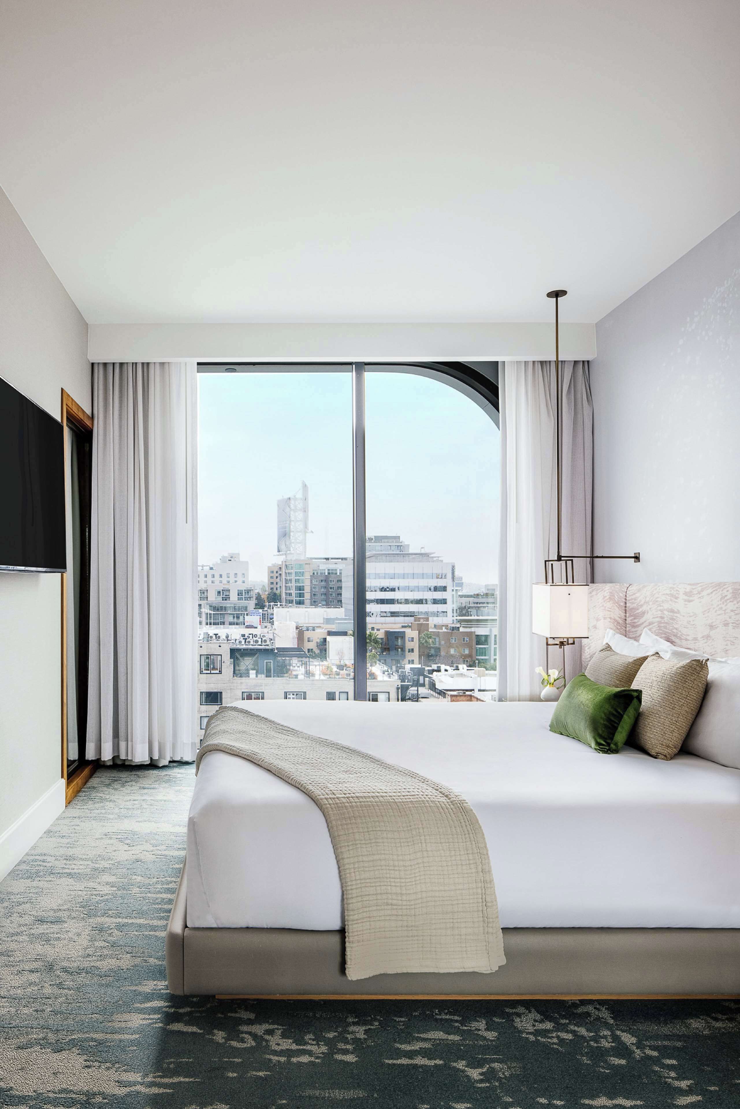 Suite, 1 King Bed (Platinum) | Premium bedding, down comforters, Select Comfort beds, in-room safe