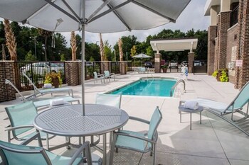 Pool (outdoor) at Springhill Suites by Marriott Charleston Mount Pleasant