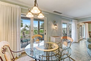 House, 4 Bedrooms | Dining