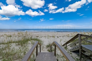 House, 4 Bedrooms | Beach | On the beach