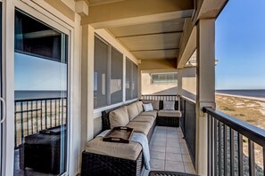 Condo, 2 Bedrooms | Property grounds