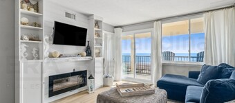 Coral Sands Beautiful Condominium by RedAwning