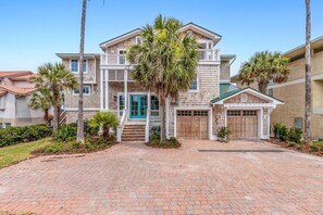 House, 6 Bedrooms | Exterior